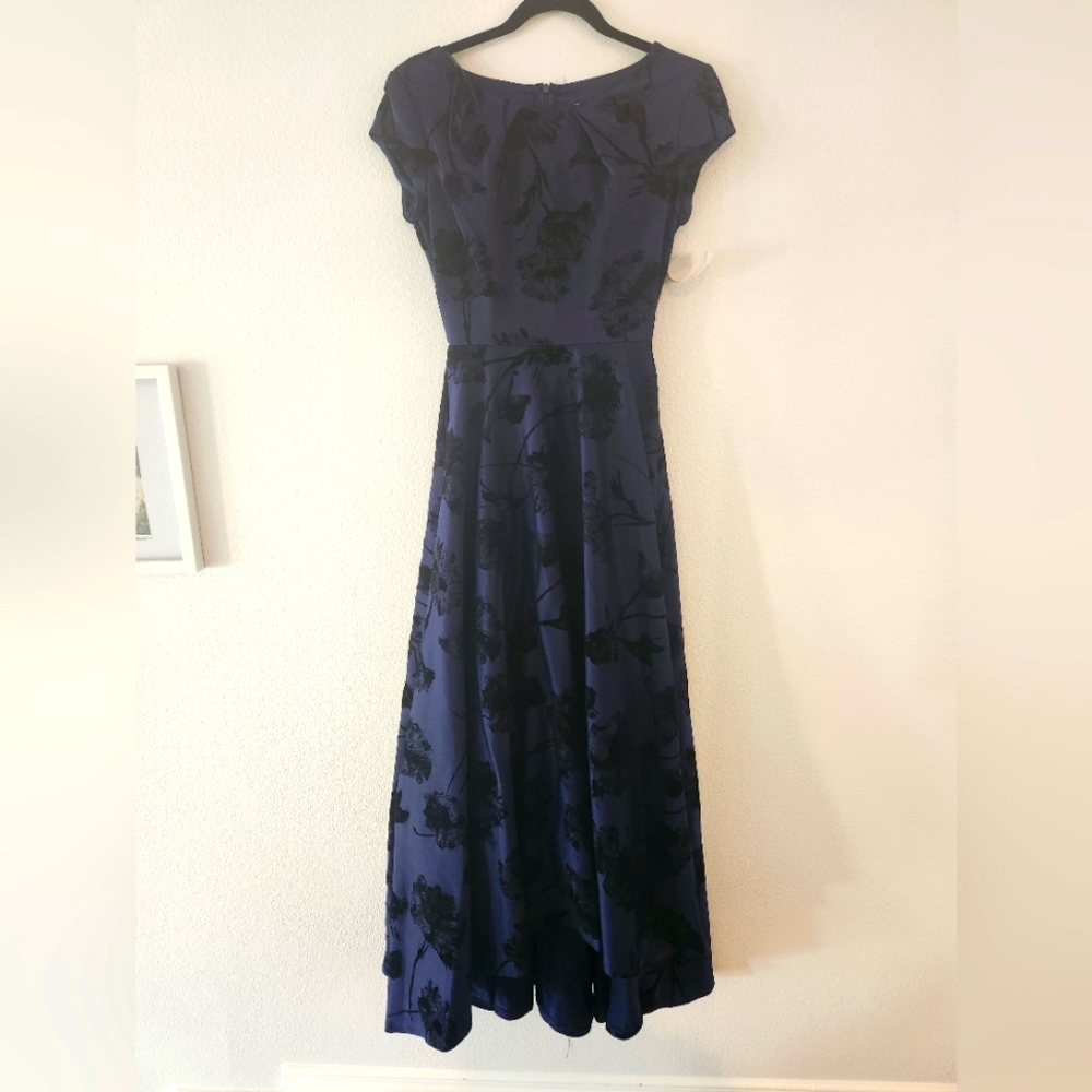 Jody of Calif Navy Jaquared Gown